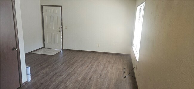 Foto del edificio - 635 Whitham Ave