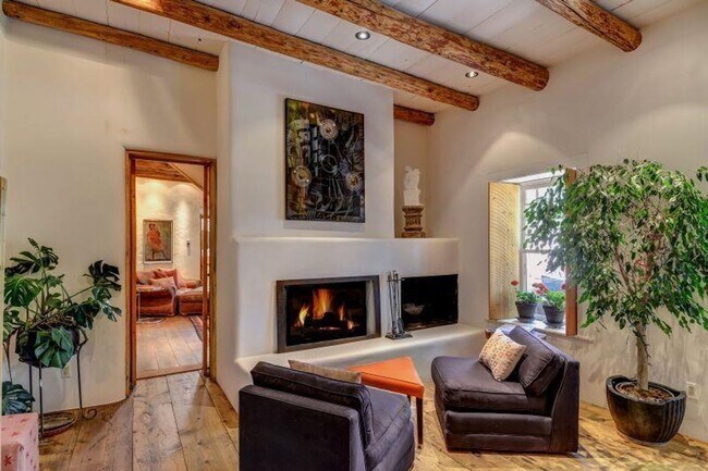 Building Photo - Live in a Piece of Santa Fe’s History – Av...