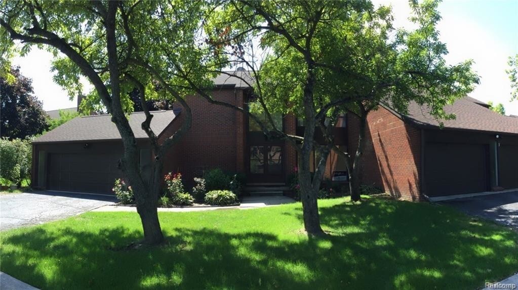 Primary Photo - 1 Brookwood Ln