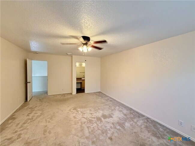 Foto del edificio - 369 Copper Bluff Dr