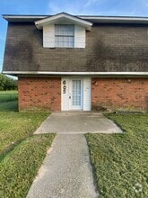 Building Photo - 605 Zoe Cir