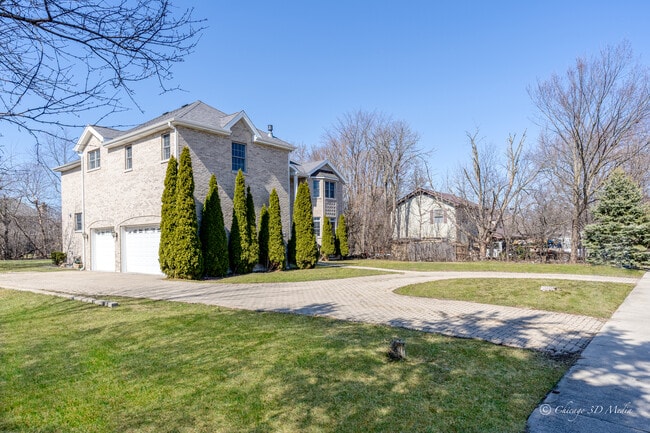 Building Photo - 654 Pfingsten Rd