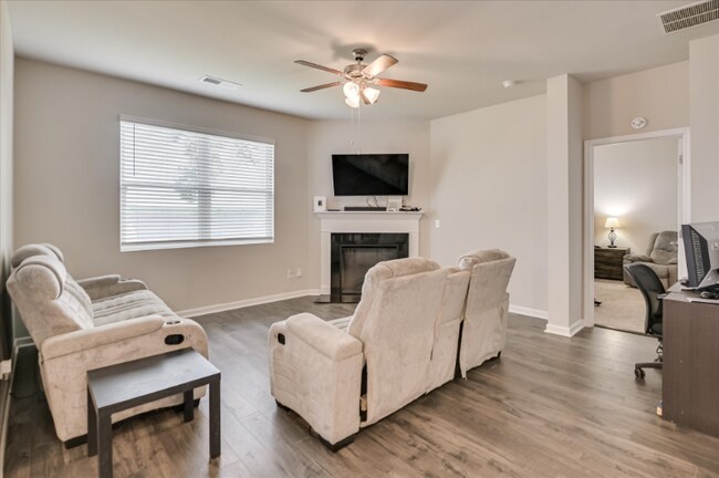 Building Photo - 993 Hay Meadow Dr.