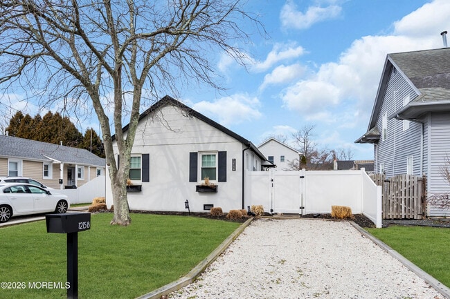 Building Photo - 1215 Lister St