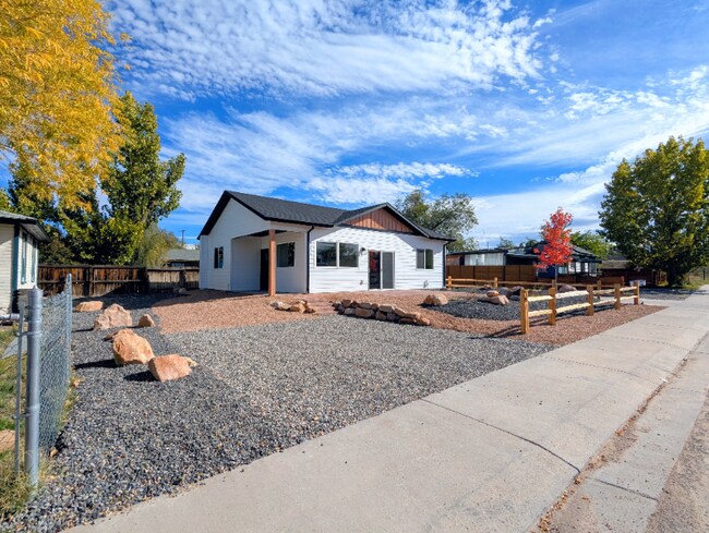 Foto del edificio - 317 W Ouray Ave