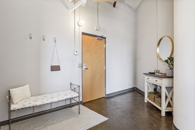 Building Photo - 500 Robert St N