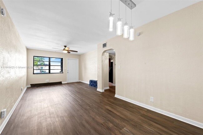 Building Photo - 1315 N 19th Ave