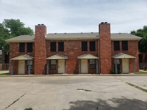 Building Photo - 640 S Rogers Rd