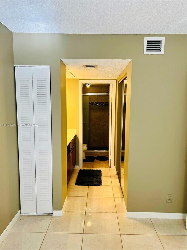 Foto del edificio - 9701 Westview Dr
