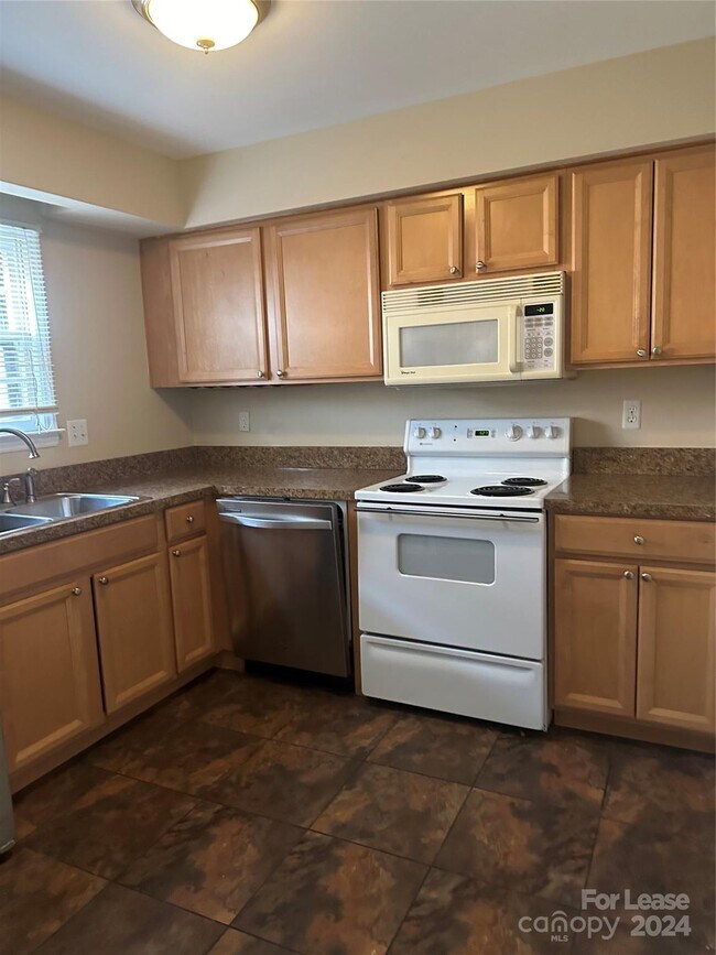 Foto del edificio - 6306 Old Pineville Rd