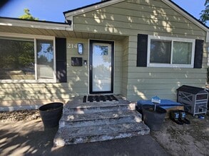 Building Photo - 214 S Yelm St