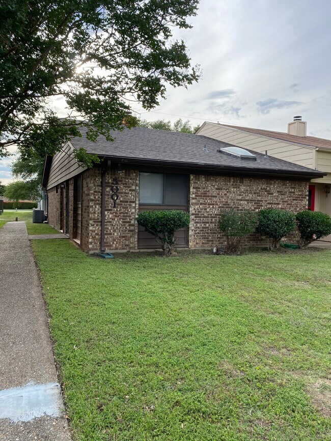 5001 Maryanna Way, North Richland Hills, TX 76180 Townhome Rentals in