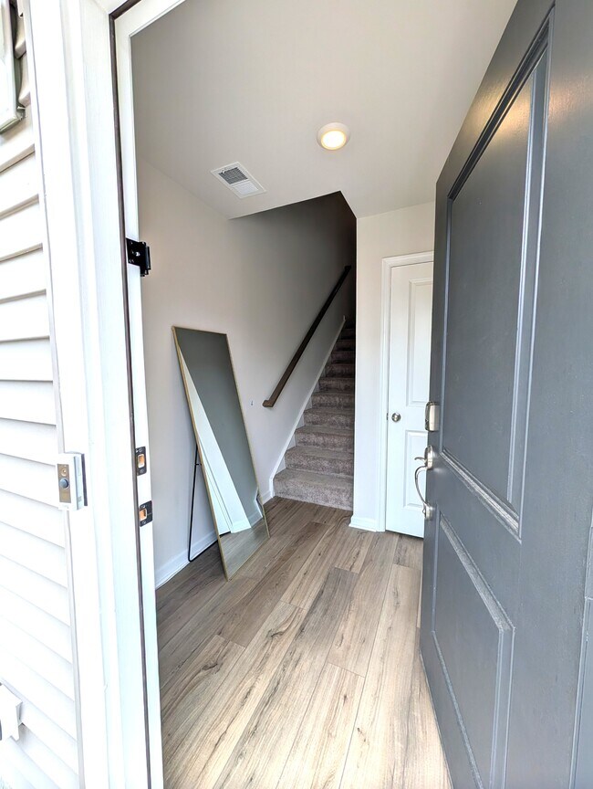 Building Photo - 5876 Ginger Dr
