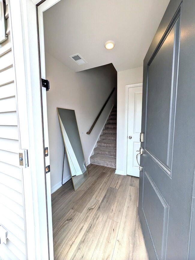 Foto del edificio - 5876 Ginger Dr