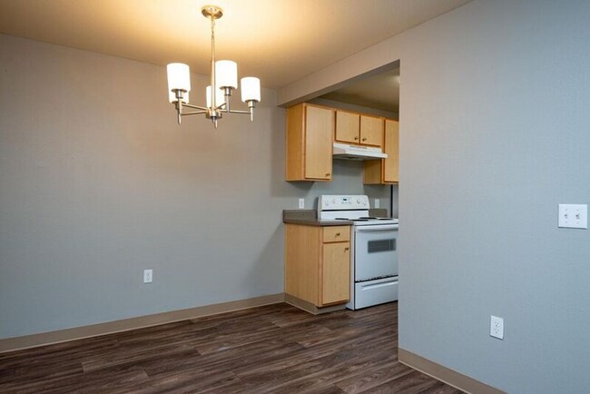 Foto del edificio - Spacious 3 Bedroom, 2 Bath Apartment with Washer & Dryer, Private Patio & Garage Options!