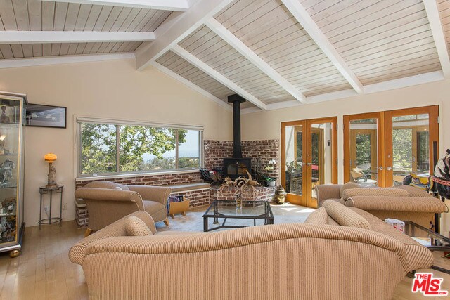 Foto del edificio - 21530 Saddle Peak Rd