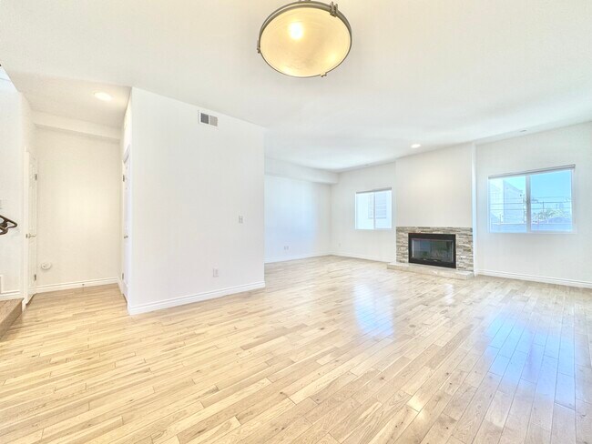 Building Photo - 6106 Pickford St
