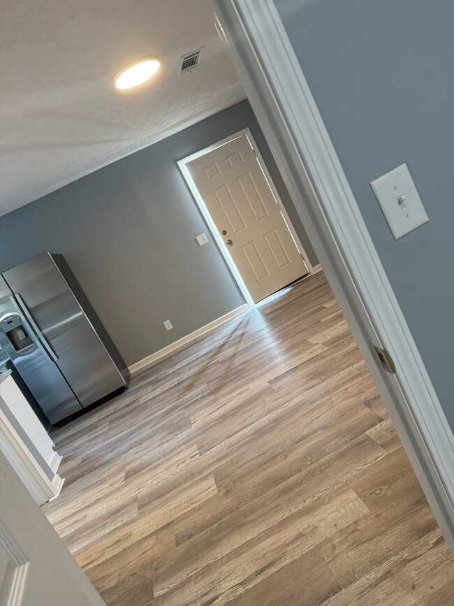 Building Photo - Russell Ridge Estates