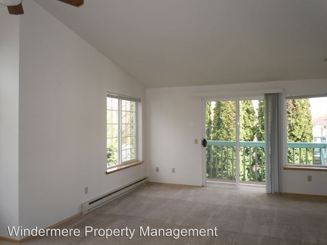 Building Photo - 1411 Bradley Ln