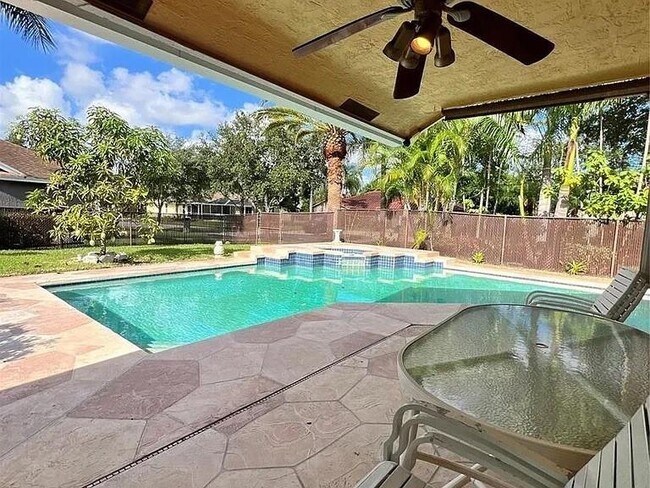 Foto del edificio - 4424 NW 52nd St