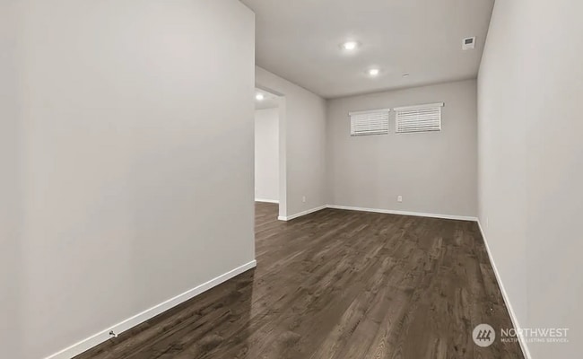 Building Photo - For rent