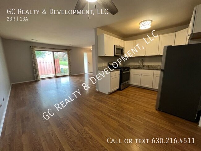 Building Photo - ***2 BDRM / NEWER KITCHEN & STAINLESS APPL...