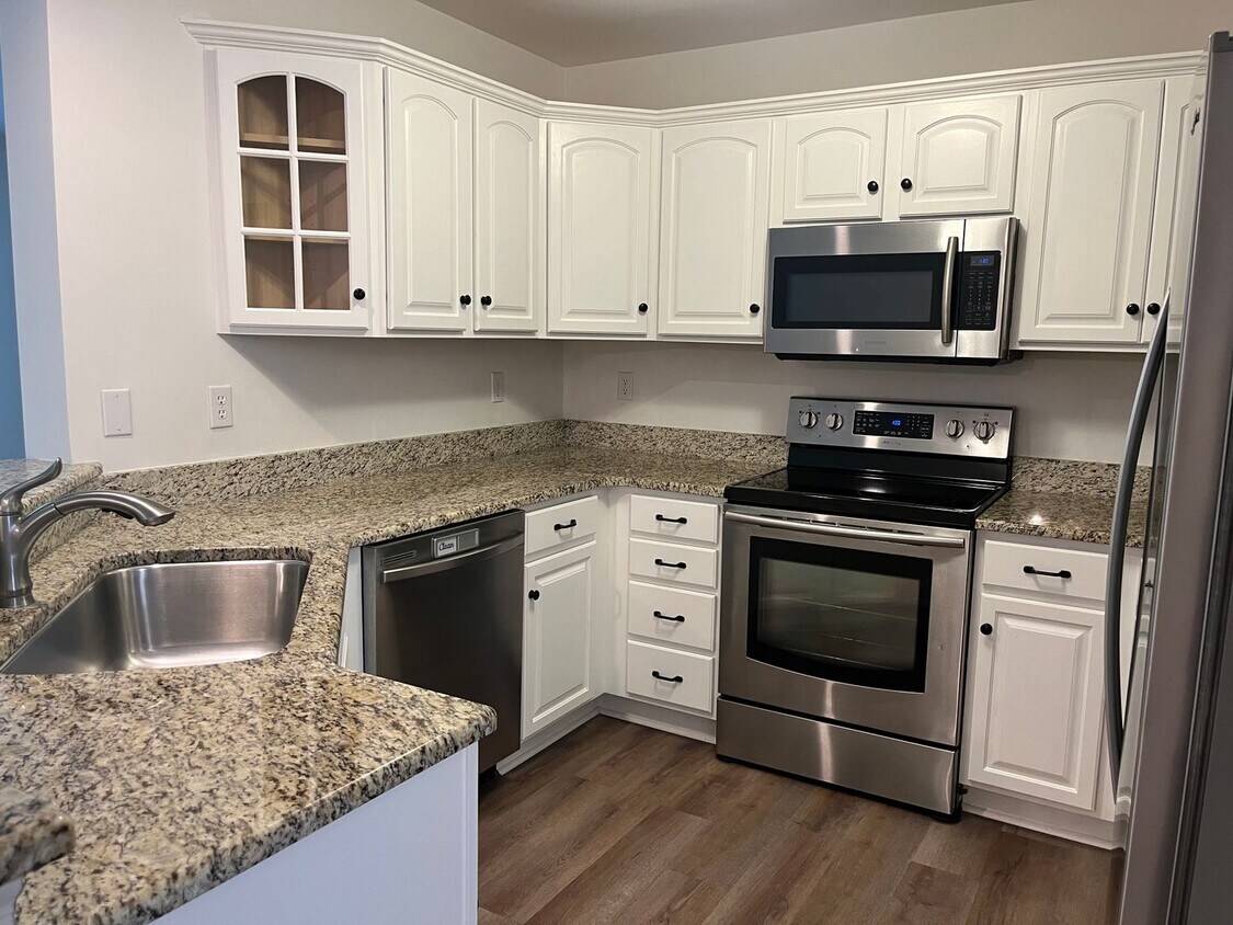 Foto principal - Lovely 3 Bedroom 2.5 Bath Townhouse