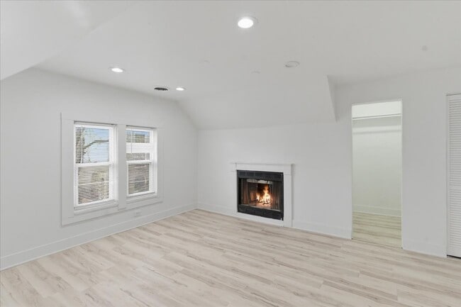 Building Photo - 2608 W Haddon Ave