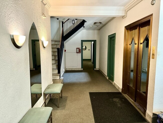 Building Photo - 48 Strathmore Rd
