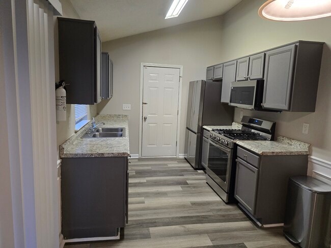 Kitchen - 2016 Briar Trail Ct SW