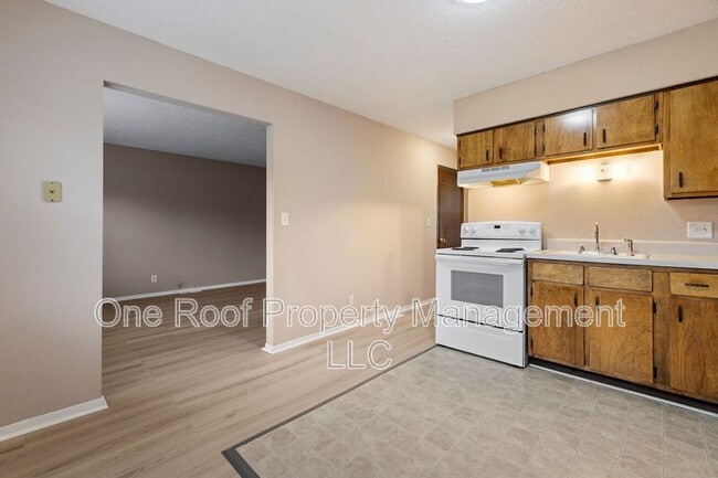 Building Photo - 701 Linwood Dr