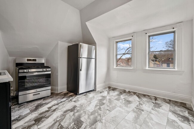 Building Photo - 5442 Stanton Ave