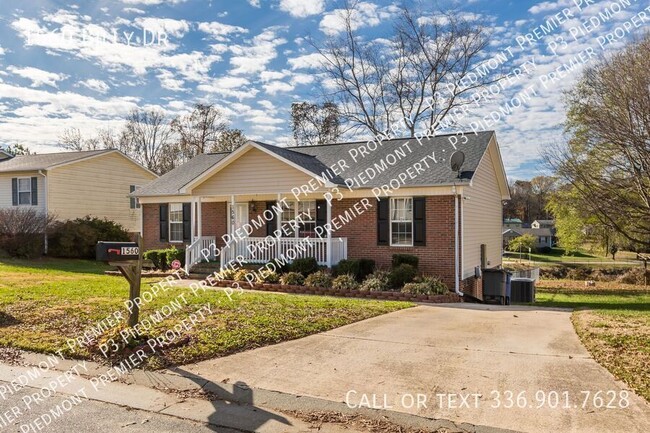 Building Photo - 3 Bedroom Home