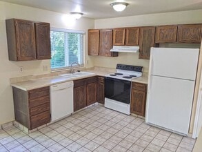Building Photo - 802 Harrison Dr