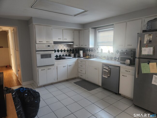 Building Photo - 134 Mountain Rd