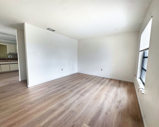 Foto del edificio - 699 110th Ave N