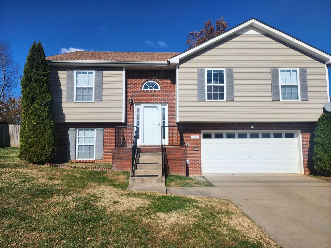 Foto principal - $2100.00 4 Beds 3 Baths and Bonus Room