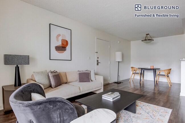 Foto del edificio - 7230 Franklin Ave