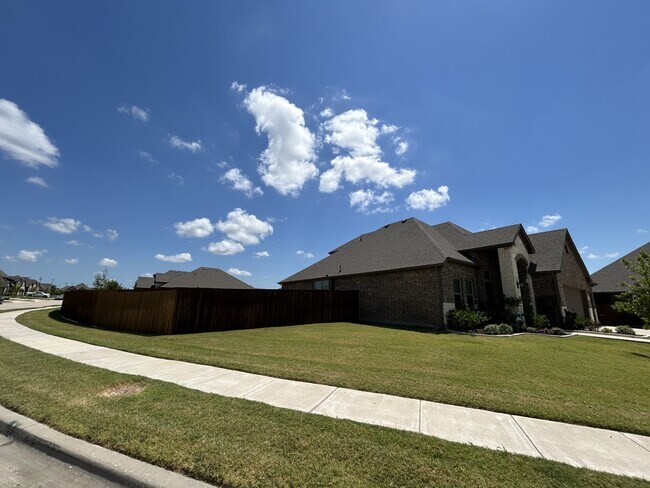 Foto del edificio - 541 Firethorn Dr