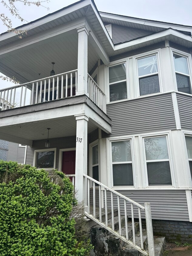 Primary Photo - 317 N Cherry St