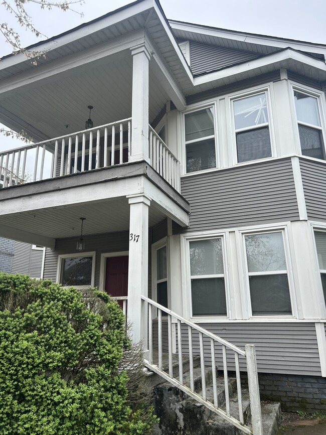 Building Photo - 317 N Cherry St