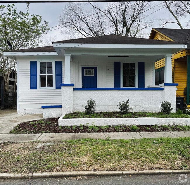 Roseland Terrace Apartments for Rent with Hardwood Floors Baton Rouge