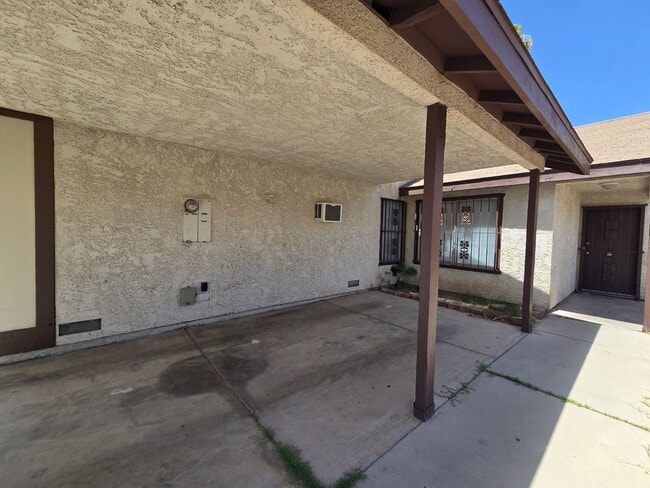 Building Photo - Charming Single-Story Townhome with Privat...