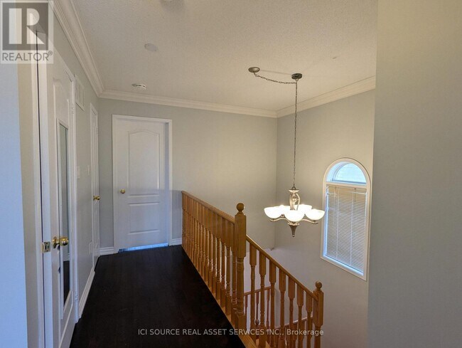 Building Photo - 77 Rainbow Valley Crescent