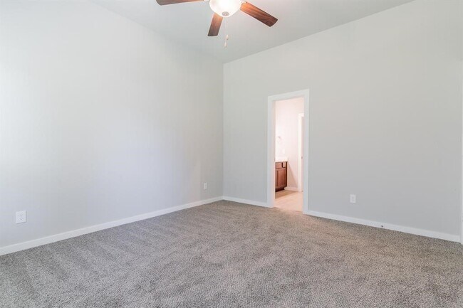 Foto del edificio - 25140 Pacific Wren Dr