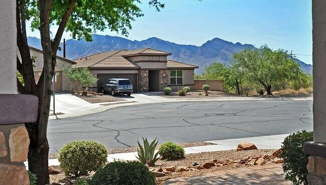 Building Photo - Stunning Executive Home (former model) in ...