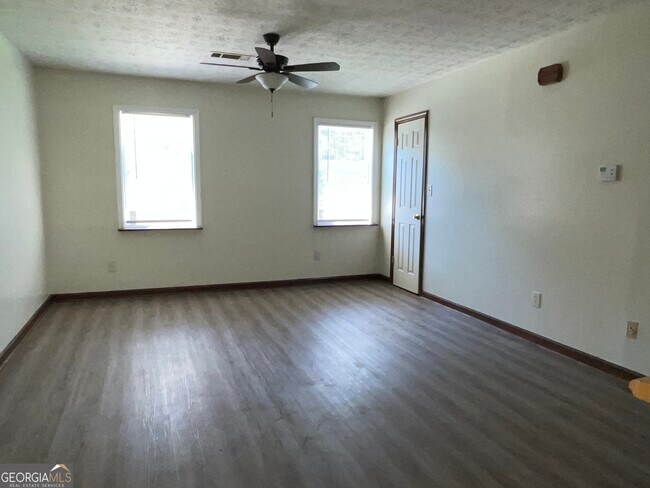 Foto del edificio - 5980 Sherwood Pl
