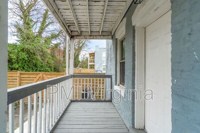 Building Photo - 731 W 38th St