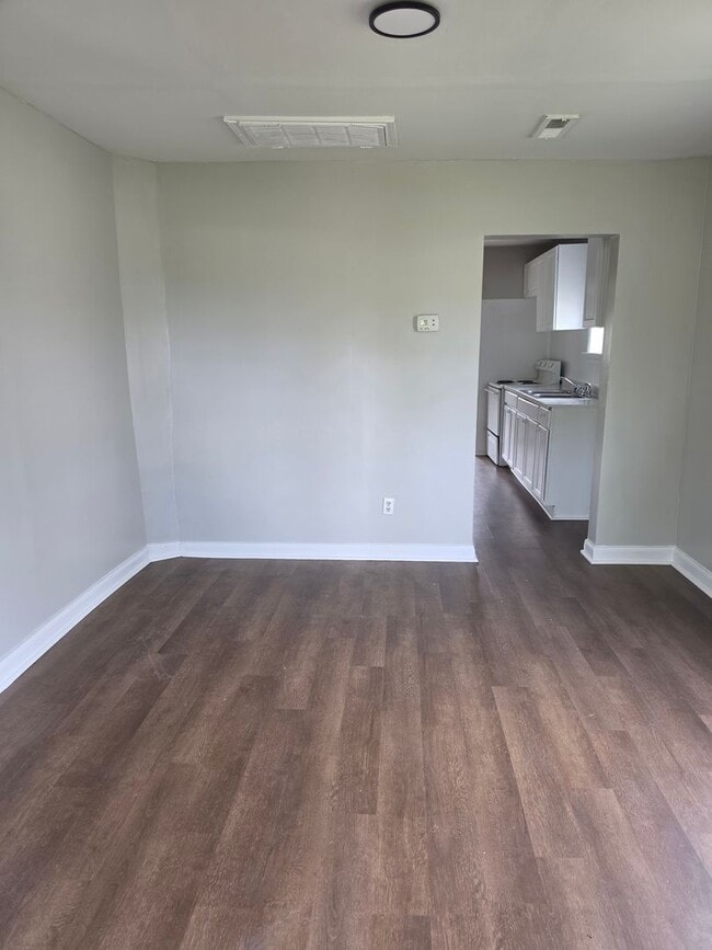 Building Photo - 2 Bedroom 1 Bath House in Southwest Roanoke