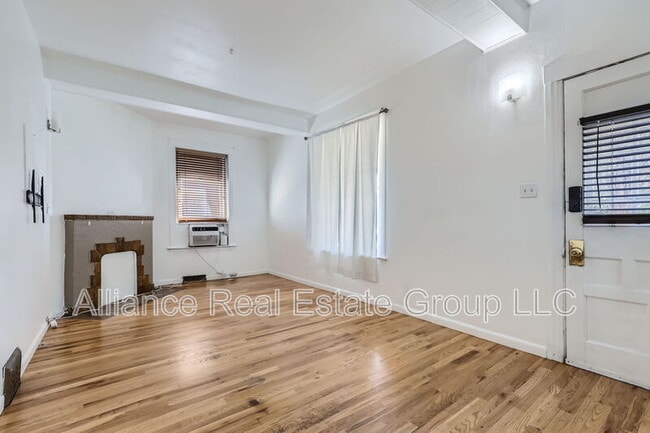 Building Photo - 39 W Byers Pl